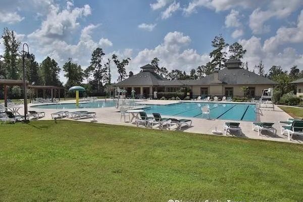auburn-lakes-swimming-pool-2