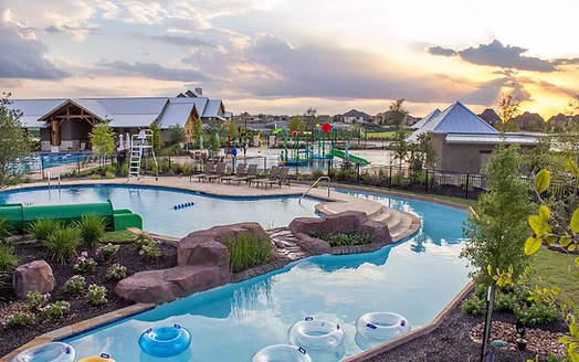 towne lake amenities.png